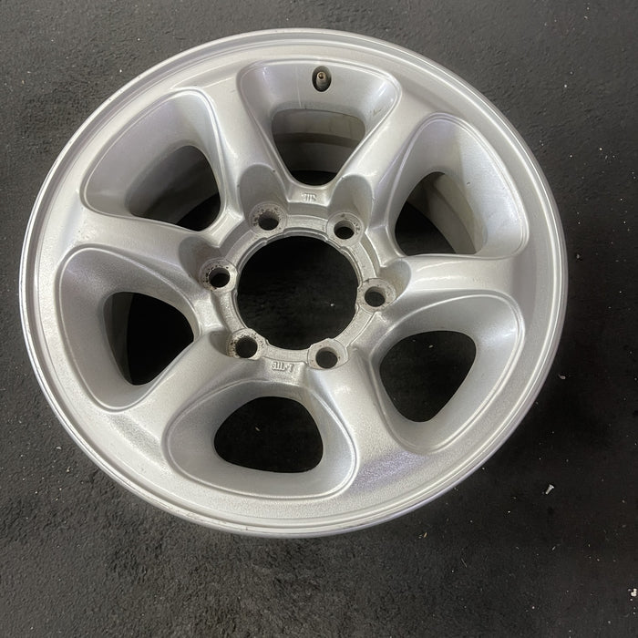 15" MONTERO SPORT 97-99 15x7 Original OEM Wheel Rim - Close-Up Detail