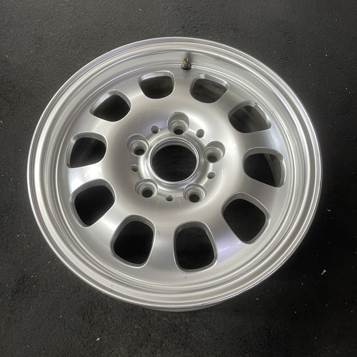 15" BMW 323i 00 15x6.5, alloy, 10 hole Original OEM Wheel Rim - Close-Up Detail