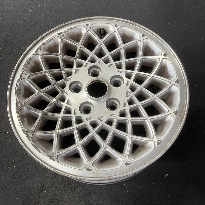 16" CONCORDE 93-95 16x7, aluminum Original OEM Wheel Rim - Close-Up Detail