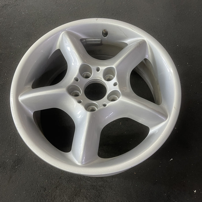 17" BMW X5 00 17x7.5 Original OEM Wheel Rim - Close-Up Detail