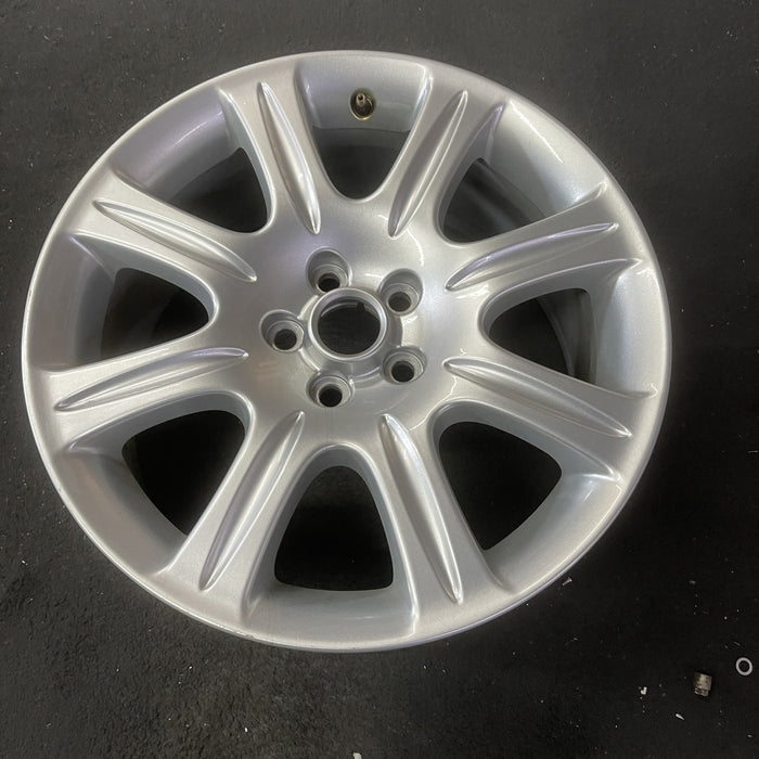 18" XJ 08-09 , 18x8 , 8 spoke Original OEM Wheel Rim - Close-Up Detail