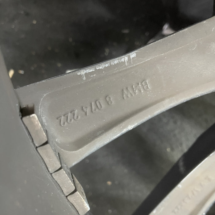 22" X7 19-20 22x9.5, 5 spoke, V spoke, grooved spoke end Original OEM Wheel Rim - Additional View