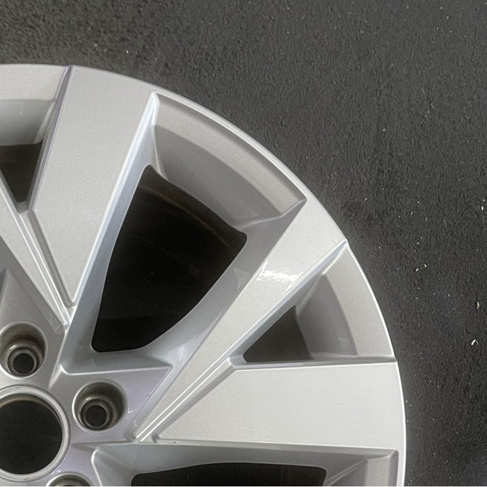 18" ATLAS CROSS SPORT 20-22 18x8 silver Original OEM Wheel Rim - Close-Up Detail