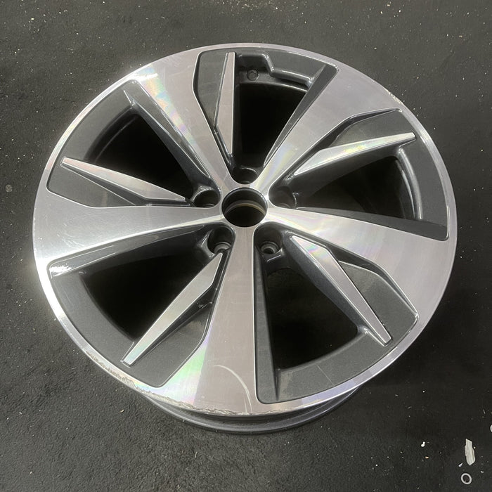 20" Q8 E-TRON 24 20x9, Original OEM Wheel Rim - Close-Up Detail