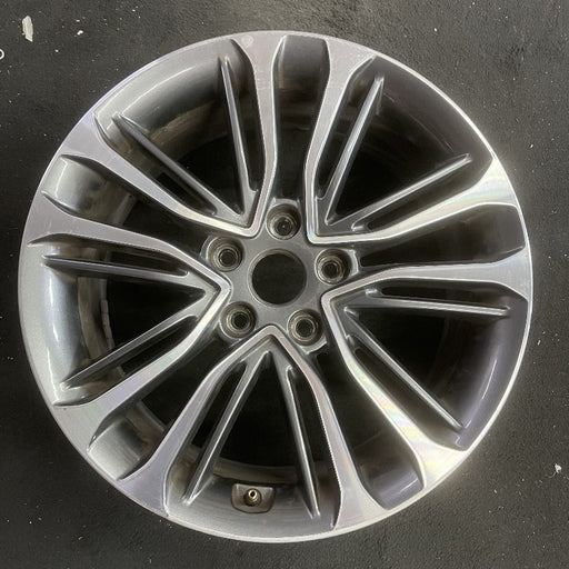 18" VELOSTER 16 18x7.5 w/o body color accents; 20 spoke two te Original OEM - Front View