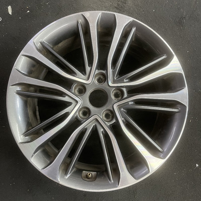 18" VELOSTER 16 18x7.5 w/o body color accents; 20 spoke two te Original OEM - Front View