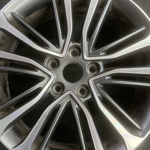 18" VELOSTER 16 18x7.5 w/o body color accents; 20 spoke two te Original OEM - Angle View