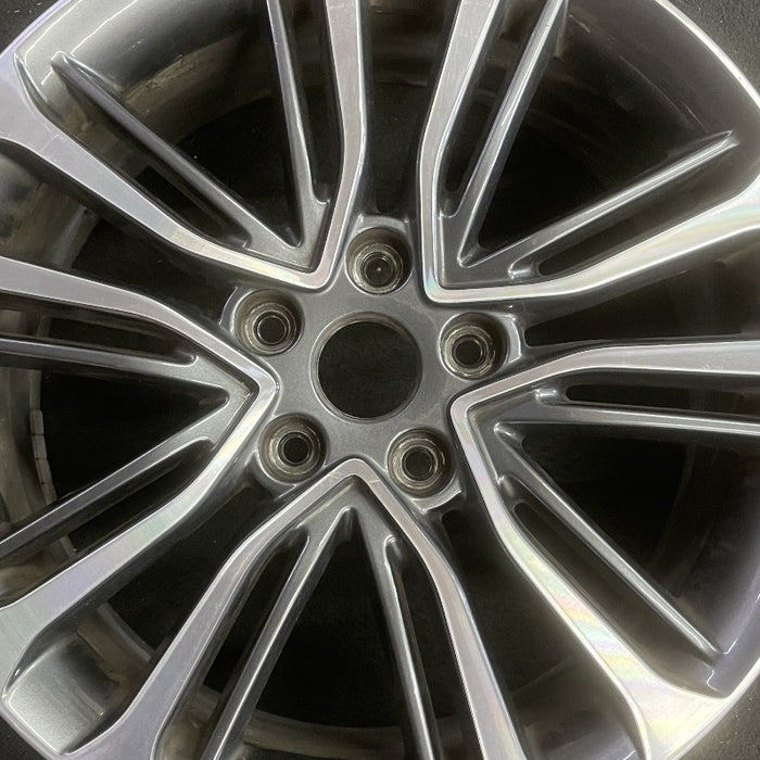 18" VELOSTER 16 18x7.5 w/o body color accents; 20 spoke two te Original OEM - Angle View