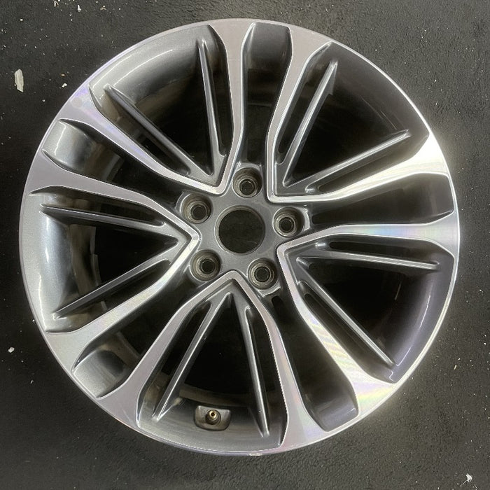 18" VELOSTER 16 18x7.5 w/o body color accents; 20 spoke two te Original OEM - Front View