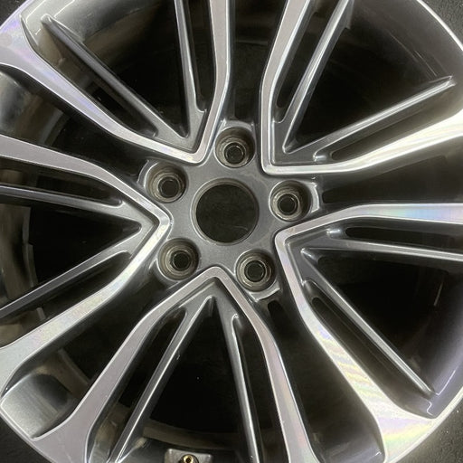 18" VELOSTER 16 18x7.5 w/o body color accents; 20 spoke two te Original OEM - Angle View