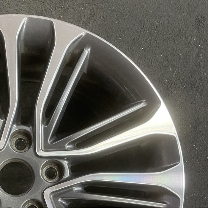 18" VELOSTER 16 18x7.5 w/o body color accents; 20 spoke two te Original OEM - Close-Up Detail