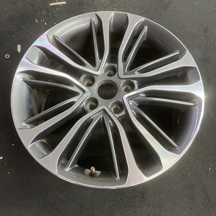 18" VELOSTER 16 18x7.5 w/o body color accents; 20 spoke two te Original OEM - View 7