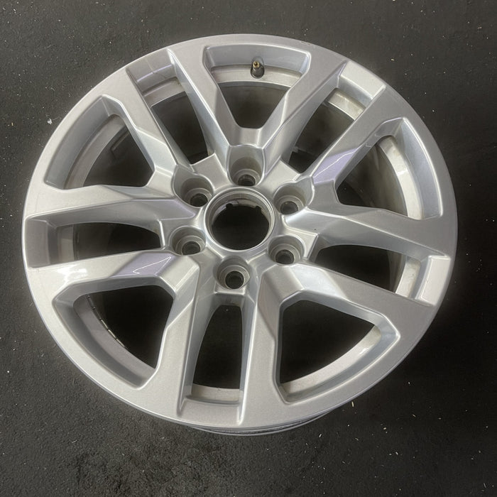 18" SIERRA 1500 PICKUP 19 , 18x8.5, 10 spoke, silver Original OEM Wheel Rim - Close-Up Detail