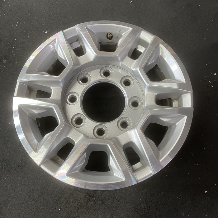 17" SIERRA 2500 PICKUP 20-24 17x7.5, aluminum Original OEM Wheel Rim - Close-Up Detail