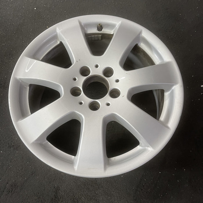 17" MERCEDES ML-CLASS 06-07 164 Type; ML350, 17x7.5 Original OEM Wheel Rim - Close-Up Detail