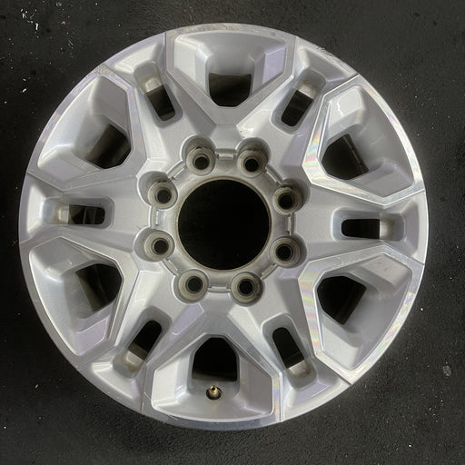 18" SILVERADO 2500 PICKUP 21-24 18x8, aluminum, machined face with silver - Angle View