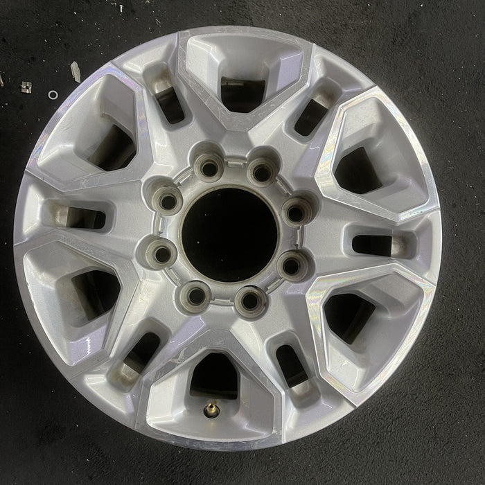18" SILVERADO 2500 PICKUP 21-24 18x8, aluminum, machined face with silver - Angle View