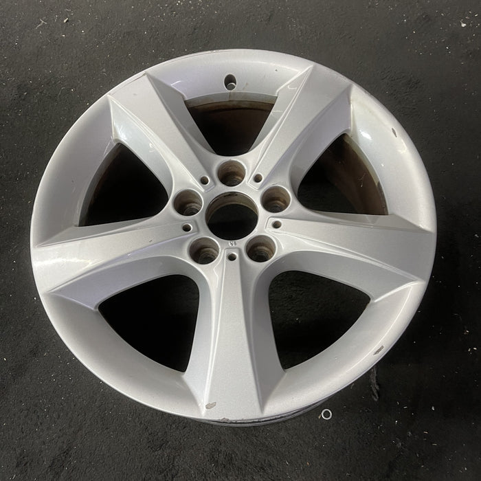 18" BMW X5 07-13 18x8.5 , 5 spoke, flat spoke Original OEM Wheel Rim - Close-Up Detail