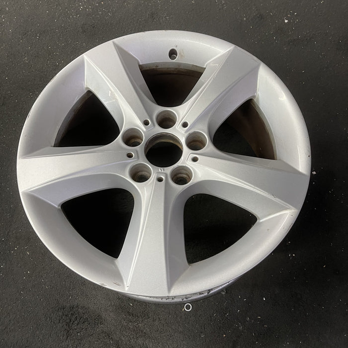 18" BMW X5 07-13 18x8.5 , 5 spoke, flat spoke Original OEM Wheel Rim - Close-Up Detail