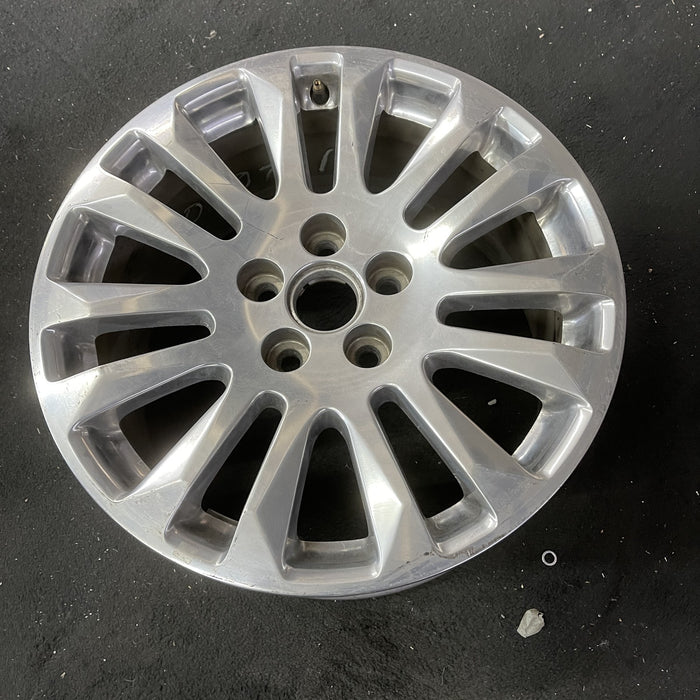 18" CTS 12 18x8.5 , Sdn, 14 spoke, polished Original OEM Wheel Rim - Close-Up Detail