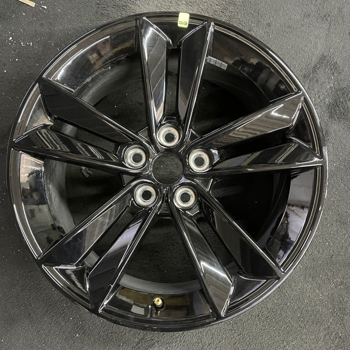 18" MUSTANG 24 18x8.5, Original OEM Wheel Rim - Angle View