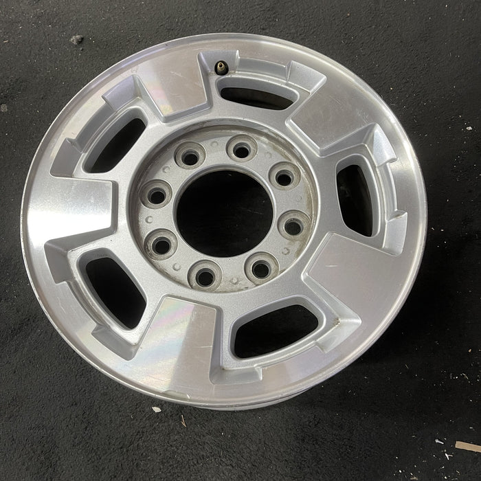 17" SIERRA 2500 PICKUP 11-13 17x7.5, aluminum Original OEM Wheel Rim - Close-Up Detail