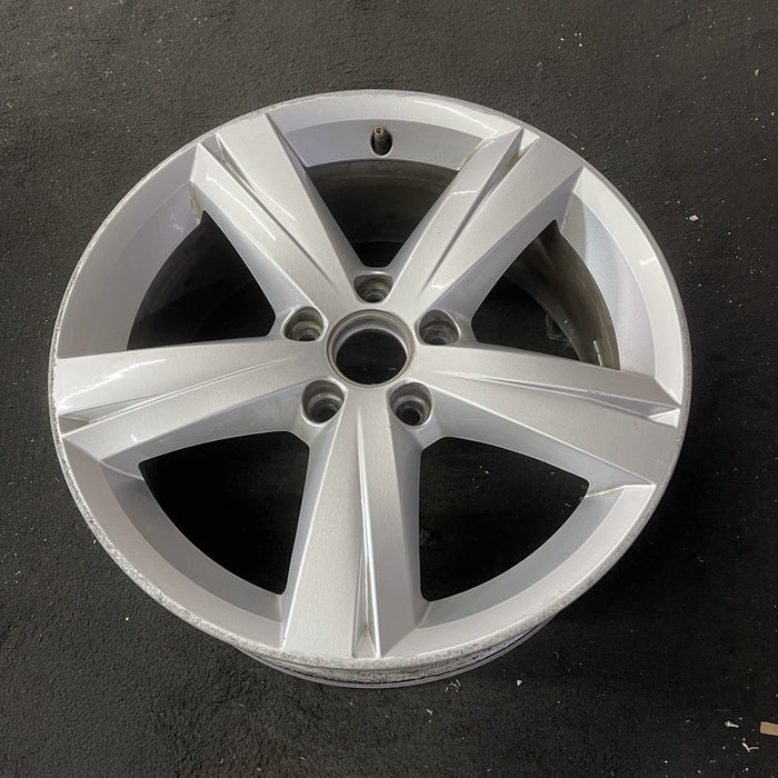 17" PASSAT 12-15 17x7 , 5 spoke Original OEM Wheel Rim - Close-Up Detail