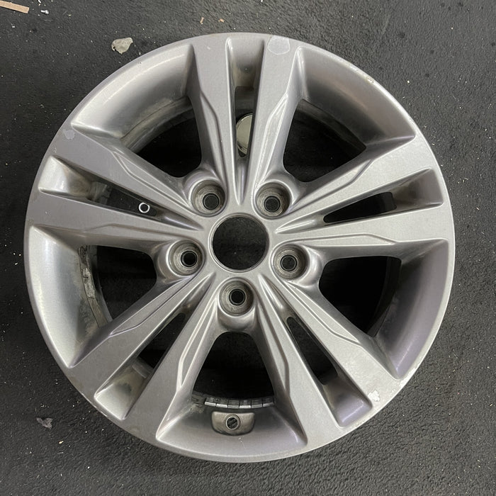 16" ELANTRA 17 16x6.5, alloy, Sdn Original OEM Wheel Rim - Angle View