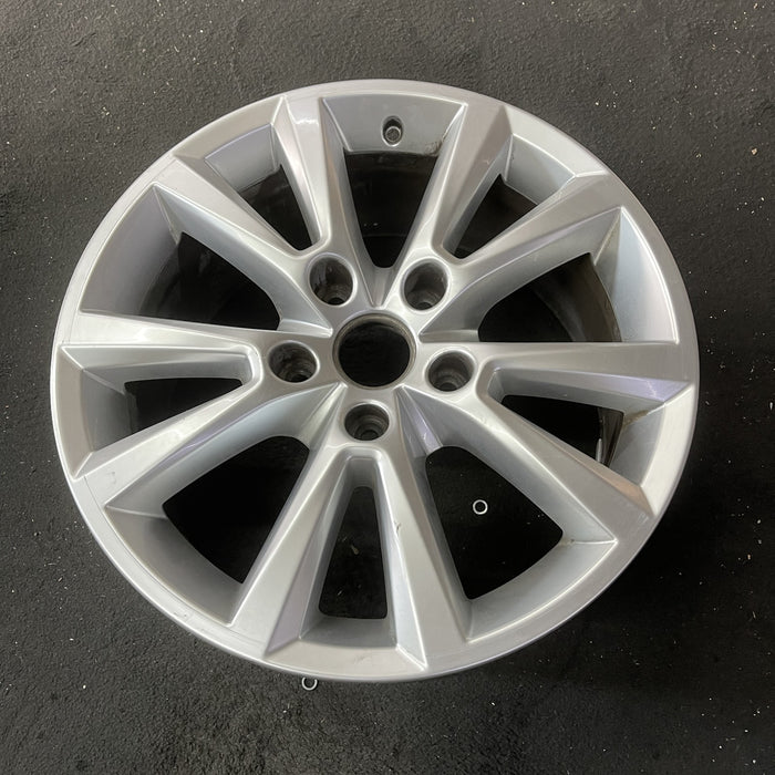 18" TOUAREG 14-15 18x8 , Original OEM Wheel Rim - Close-Up Detail