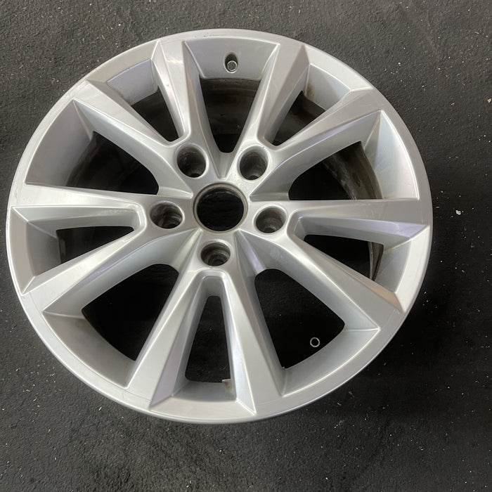 18" TOUAREG 14-15 18x8 , Original OEM Wheel Rim - Close-Up Detail