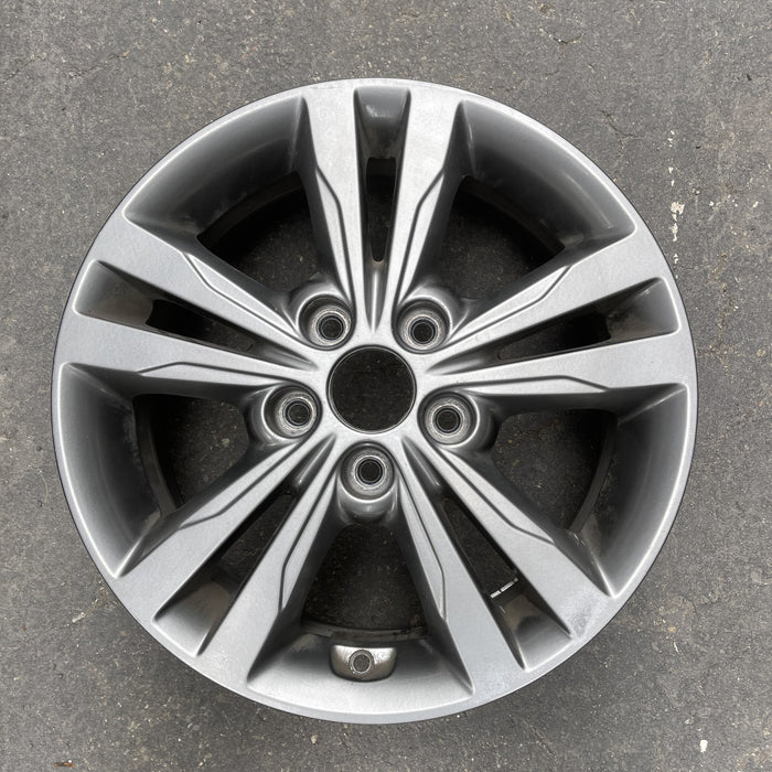 16" ELANTRA 17 16x6.5, alloy, Sdn Original OEM Wheel Rim - Angle View