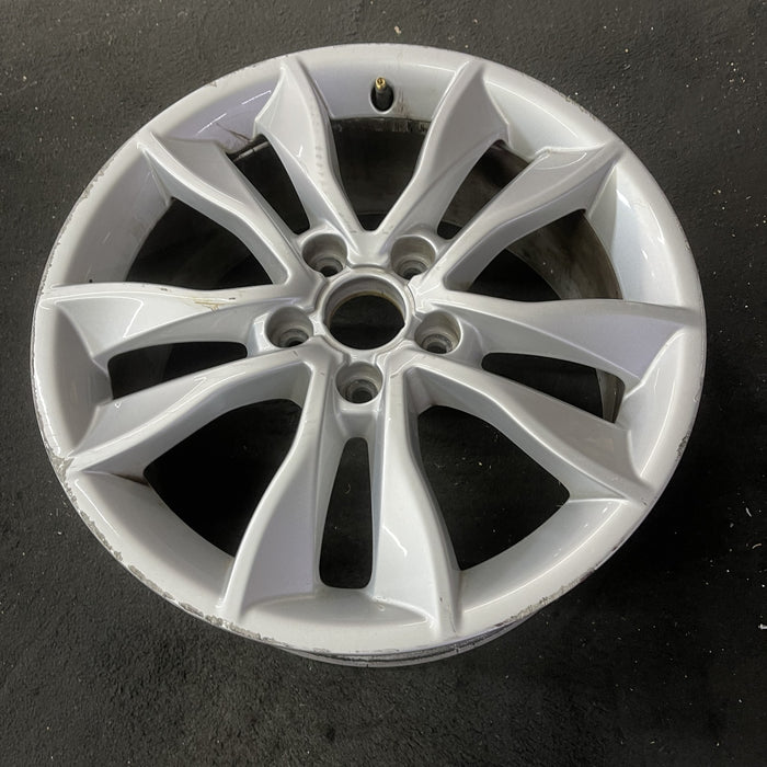 17" AUDI A3 09-13 17x7.5 , 5 spoke, double Original OEM Wheel Rim - Close-Up Detail