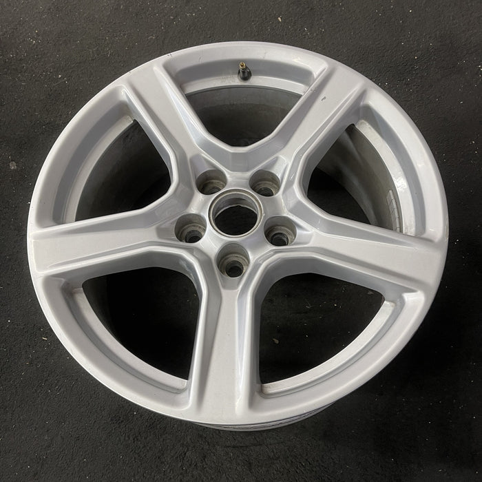 18" CAMARO 16-24 18x8.5 Original OEM Wheel Rim - Close-Up Detail