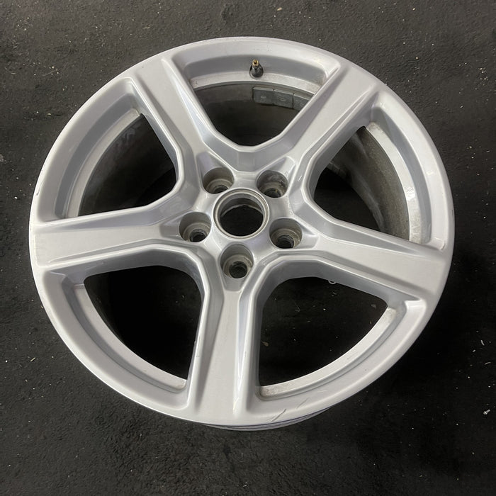 18" CAMARO 16-24 18x8.5 Original OEM Wheel Rim - Close-Up Detail