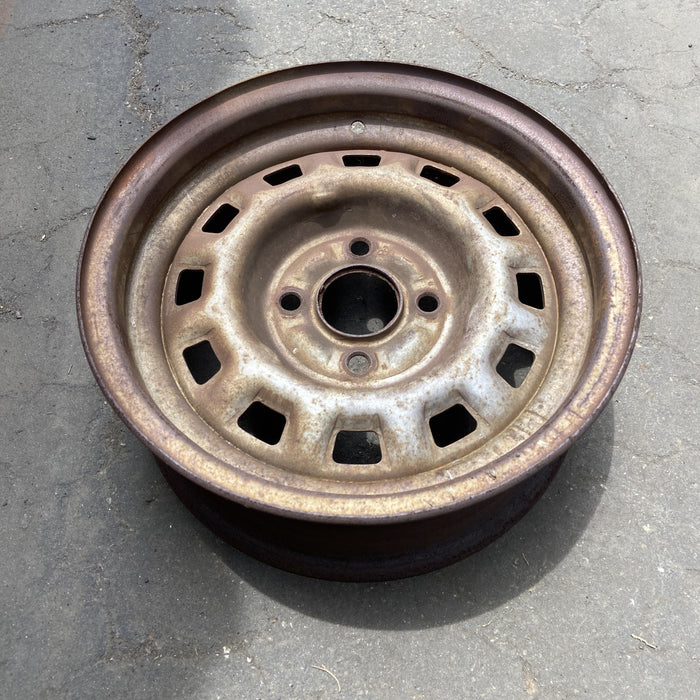 13" ASTRE 75-77 13x5 Original OEM Wheel Rim - Close-Up Detail