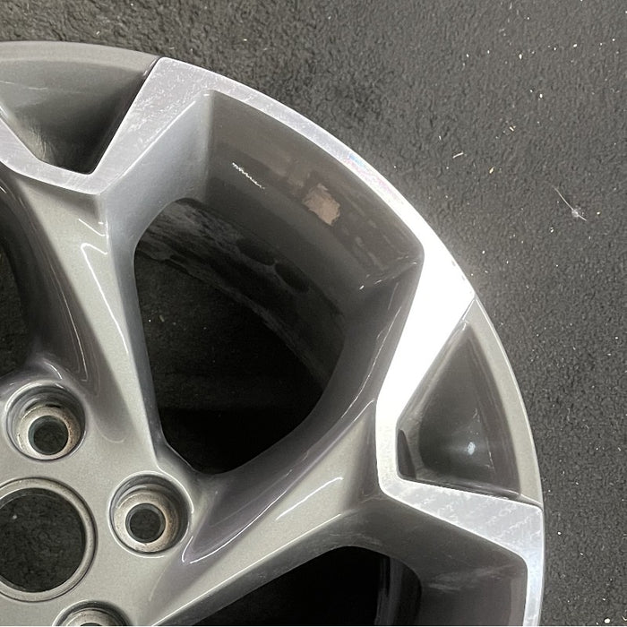 17" TRAX 24 17x7.5 gray opt Q7D Original OEM Wheel Rim - Close-Up Detail