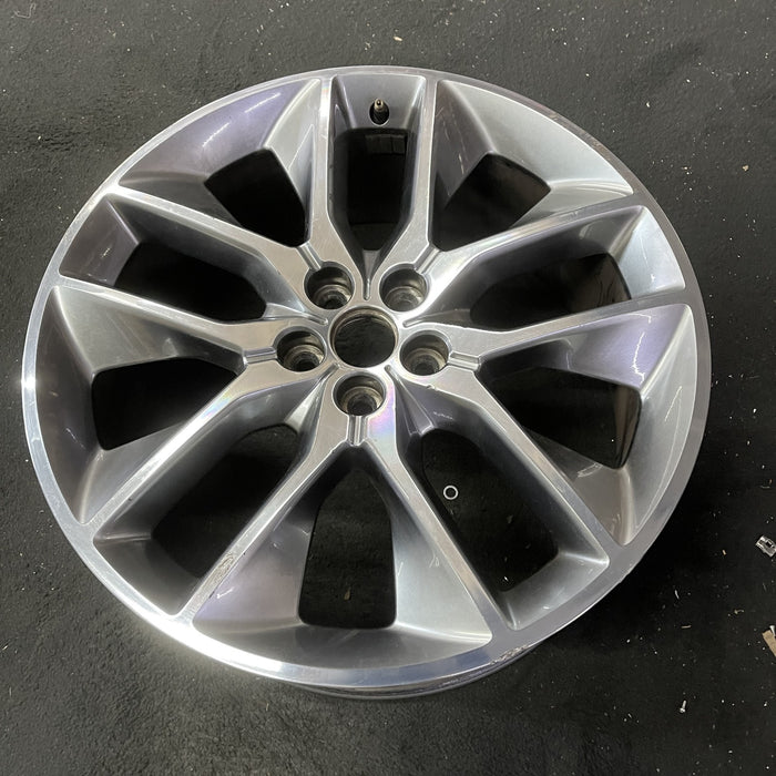 20" EDGE 15-16 20x8 , , , 5 Y spoke Original OEM Wheel Rim - Close-Up Detail