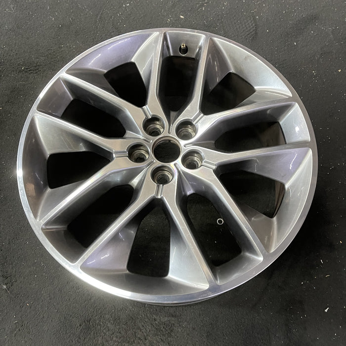 20" EDGE 15-16 20x8 , , , 5 Y spoke Original OEM Wheel Rim - Close-Up Detail