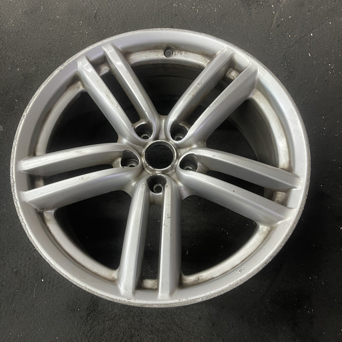 19" INFINITI M35 06-07 19x8.5 Original OEM Wheel Rim - Close-Up Detail