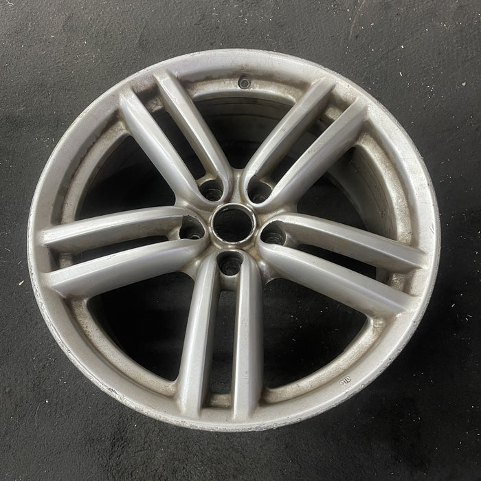 19" INFINITI M35 06-07 19x8.5 Original OEM Wheel Rim - Close-Up Detail