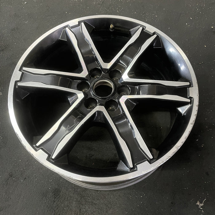 22" EXPEDITION 19-21 22x9.5 , 6 spoke Original OEM Wheel Rim - Close-Up Detail