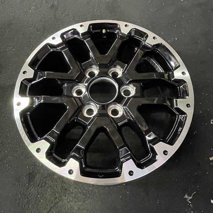 18" SEQUOIA 23-24 18x7.5, 6 double spoke, black Original OEM Wheel Rim - Close-Up Detail