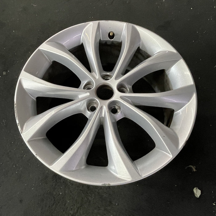 18" XF 17-19 18x8 , 5 V spoke Original OEM Wheel Rim - Close-Up Detail
