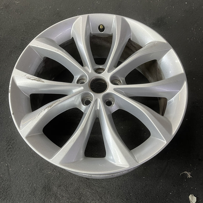 18" XF 17-19 18x8 , 5 V spoke Original OEM Wheel Rim - Close-Up Detail