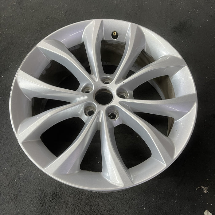 18" XF 17-19 18x8 , 5 V spoke Original OEM Wheel Rim - Close-Up Detail
