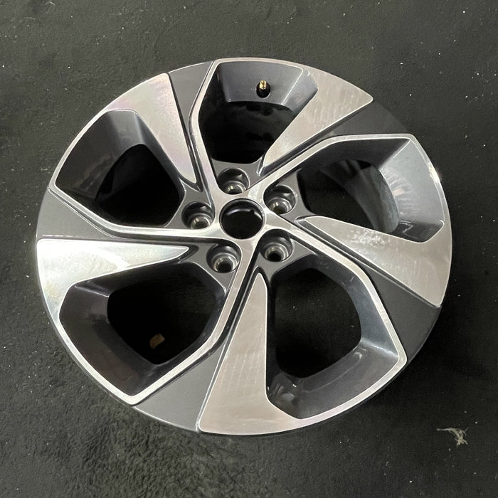 17" SONIC 17-20 17x6.5, opt RS7 Original OEM Wheel Rim - Close-Up Detail