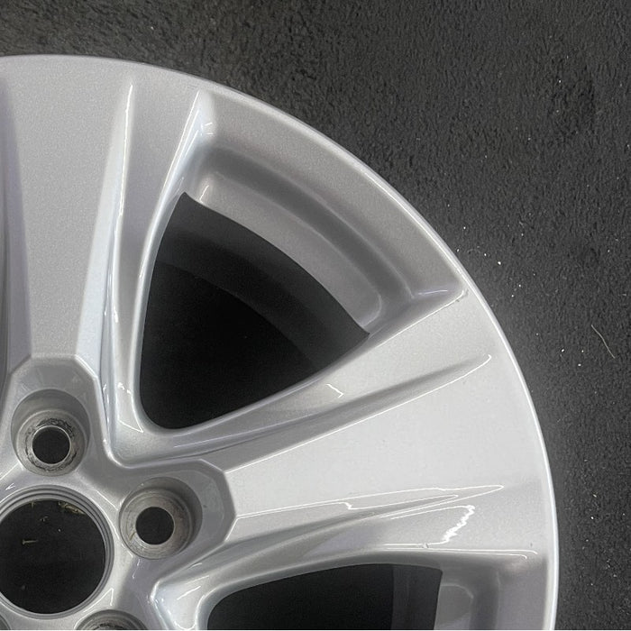 17" RAV4 19-25 17x7 alloy 5 spoke silver Original OEM Wheel Rim - Close-Up Detail