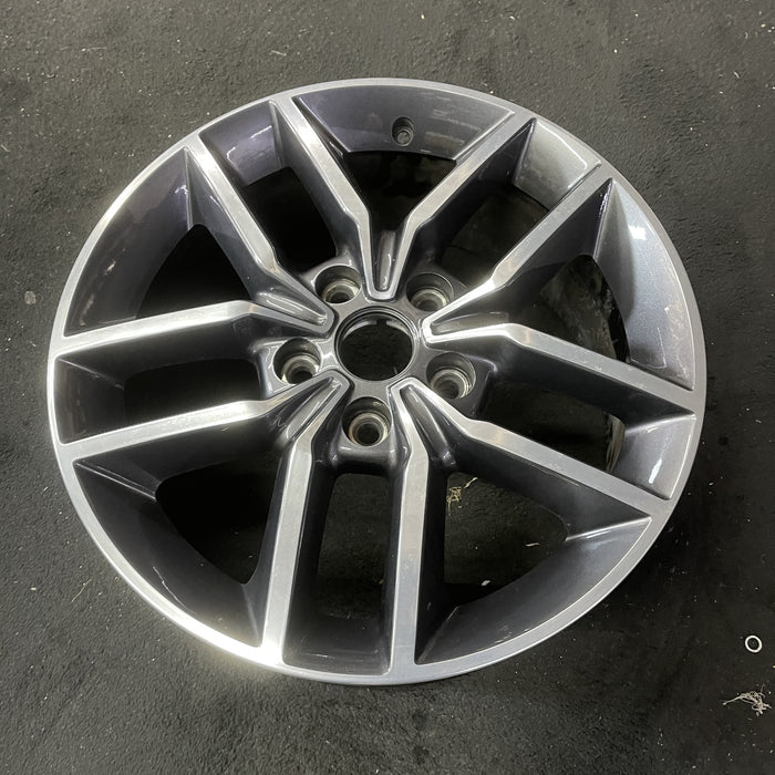 18" GRAND CHEROKEE 17 18x8, aluminum, w/o 75th Anniversary package; polished - Close-Up Detail