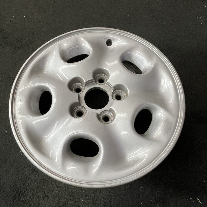 15" MAZDA MPV 92-95 15x6 , 5 spoke Original OEM Wheel Rim - Close-Up Detail