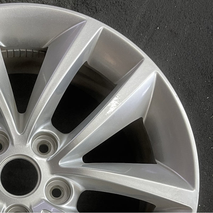 17" SORENTO 16-18 17x7 alloy Original OEM Wheel Rim - Close-Up Detail